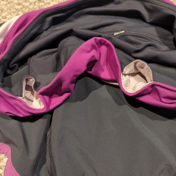 Lululemon Groovy Run Shorts Womens 6 Gray Magenta Active Gym Workout - Picture 8 of 8